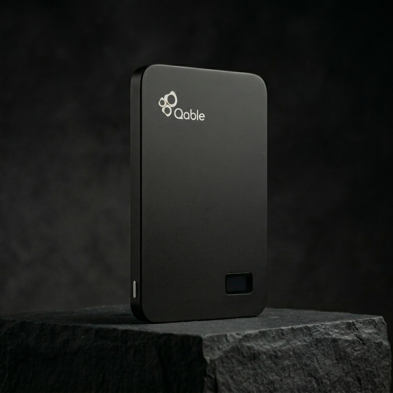 Qable Slim Magnetic Power Bank 5,000mAh in Black